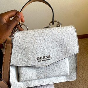 Guess shoulder bag.
